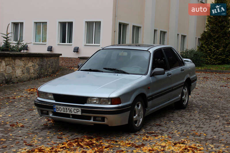 Седан Mitsubishi Galant 1989 в Кременце