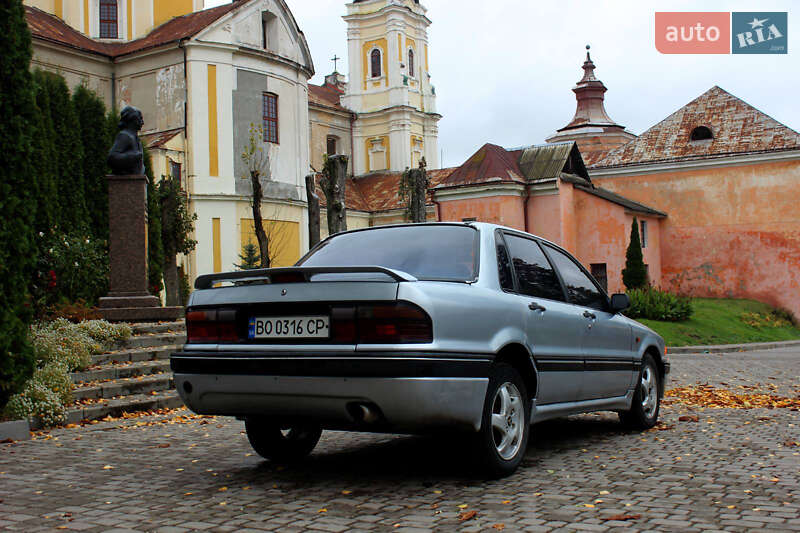 Седан Mitsubishi Galant 1989 в Кременце