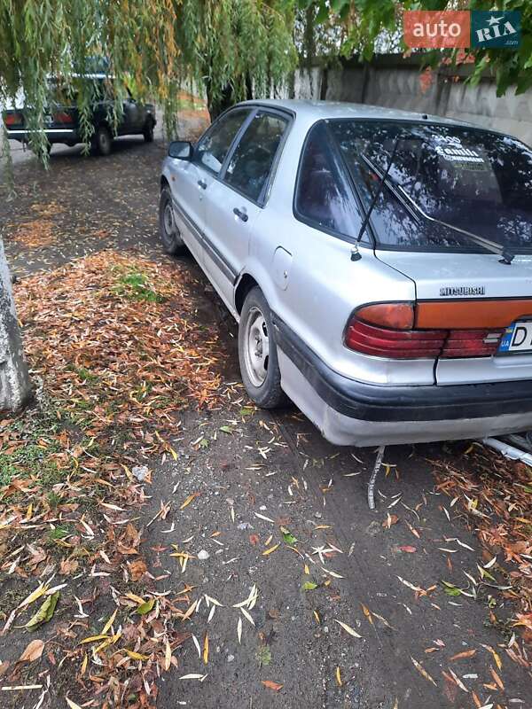 Ліфтбек Mitsubishi Galant 1989 в Василькові
