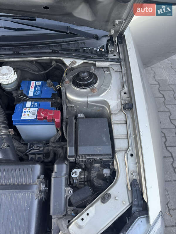 Седан Mitsubishi Galant 2009 в Киеве