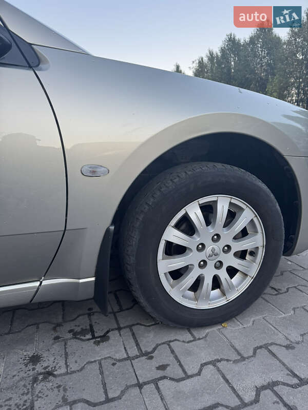 Седан Mitsubishi Galant 2009 в Киеве