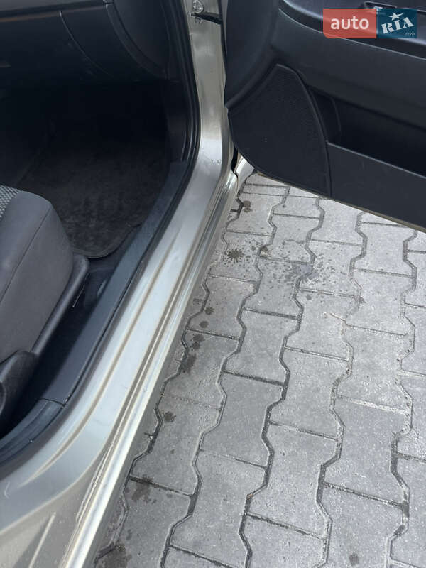 Седан Mitsubishi Galant 2009 в Киеве