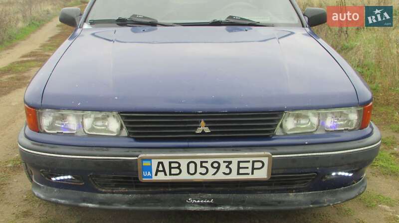 Ліфтбек Mitsubishi Galant 1989 в Гайсину