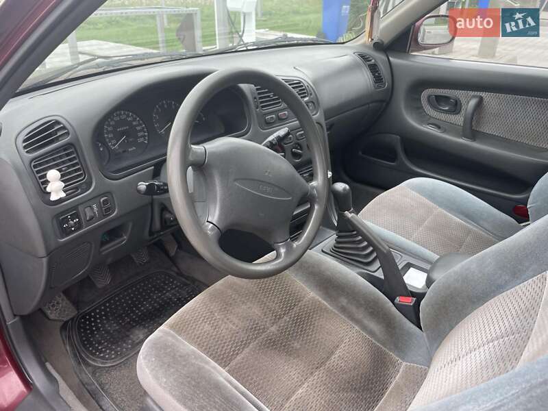 Седан Mitsubishi Galant 1995 в Виноградове