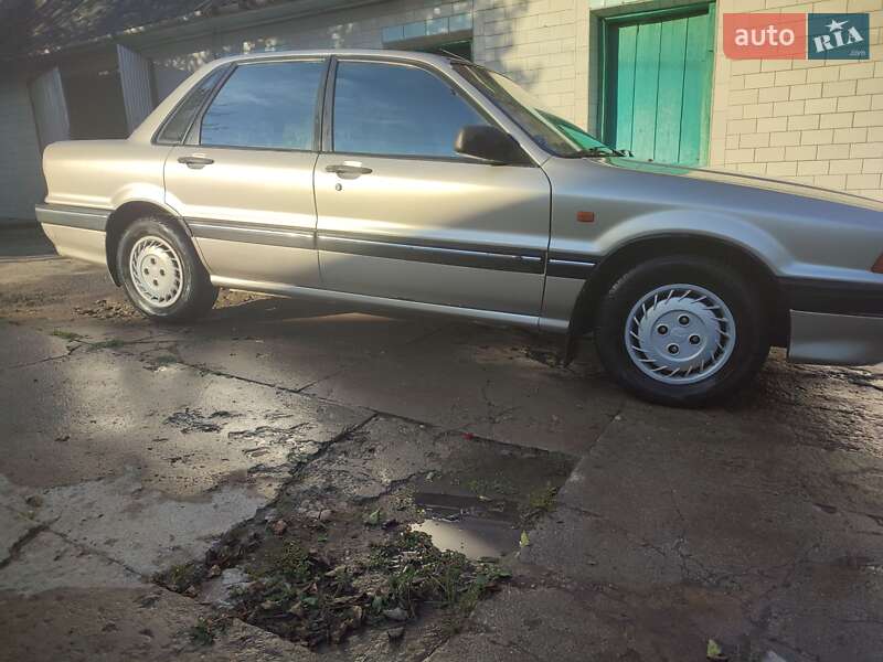 Седан Mitsubishi Galant 1988 в Каменец-Подольском