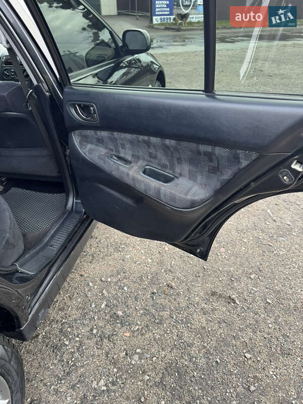 Седан Mitsubishi Galant 2004 в Киеве