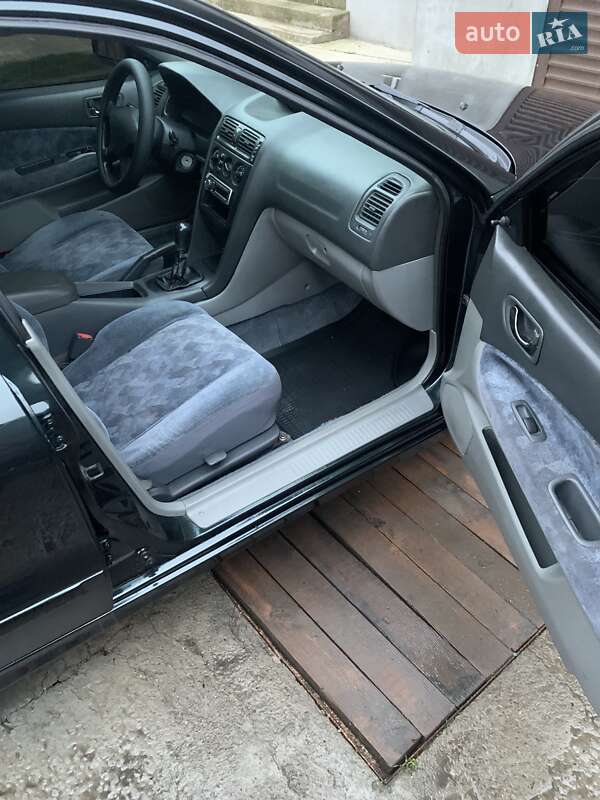 Седан Mitsubishi Galant 1997 в Великодолинському