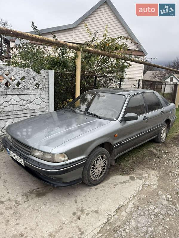 Лифтбек Mitsubishi Galant 1989 в Каменском