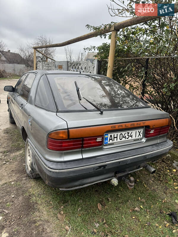 Лифтбек Mitsubishi Galant 1989 в Каменском