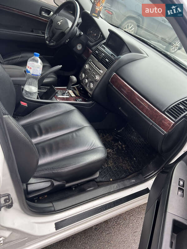 Седан Mitsubishi Galant 2012 в Недригайліву