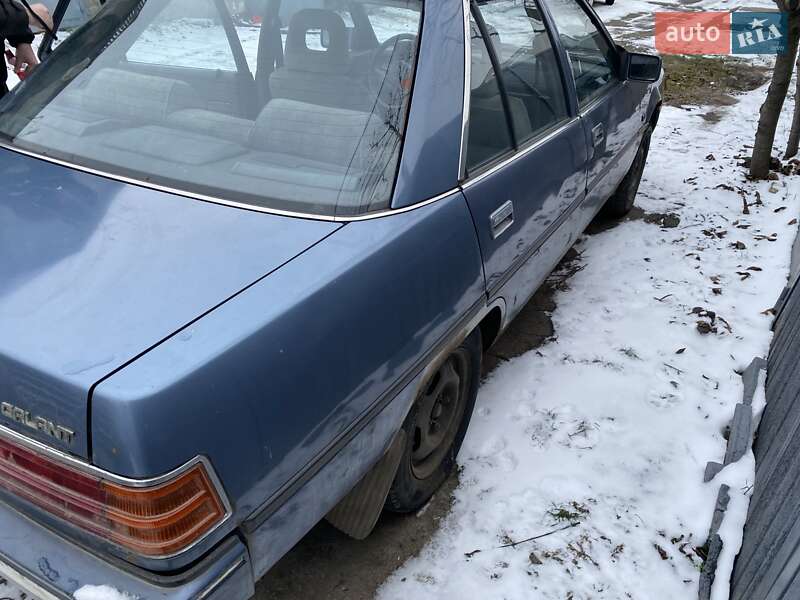 Седан Mitsubishi Galant 1987 в Киеве