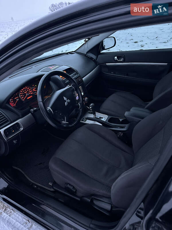Седан Mitsubishi Galant 2009 в Бобровиці