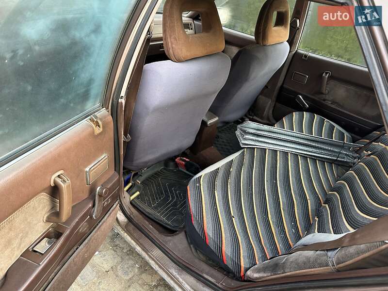 Седан Mitsubishi Galant 1986 в Ужгороді