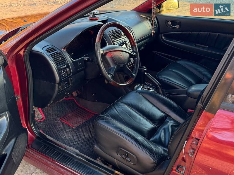 Седан Mitsubishi Galant 1999 в Градижске