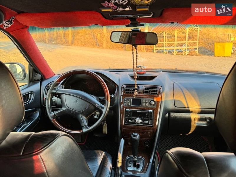 Седан Mitsubishi Galant 1999 в Градижске