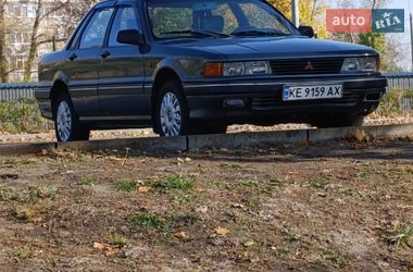 Седан Mitsubishi Galant 1988 в Каменском