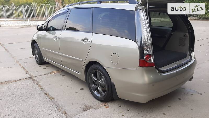 Минивэн Mitsubishi Grandis 2007 в 