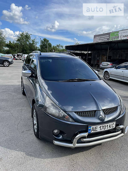 Минивэн Mitsubishi Grandis 2007 в 
