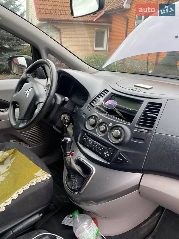 Mitsubishi Grandis