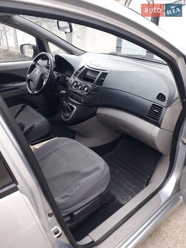 Мінівен Mitsubishi Grandis 2006 в Чернівцях