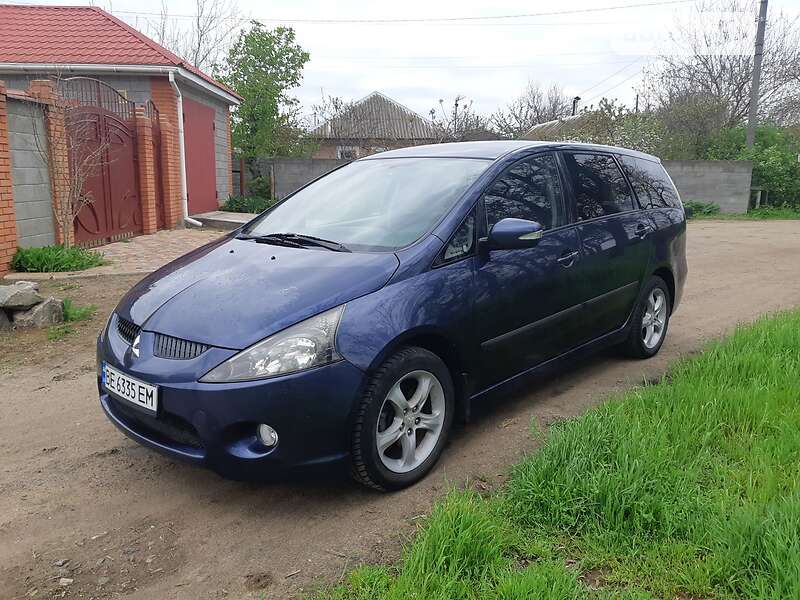 Минивэн Mitsubishi Grandis 2007 в 