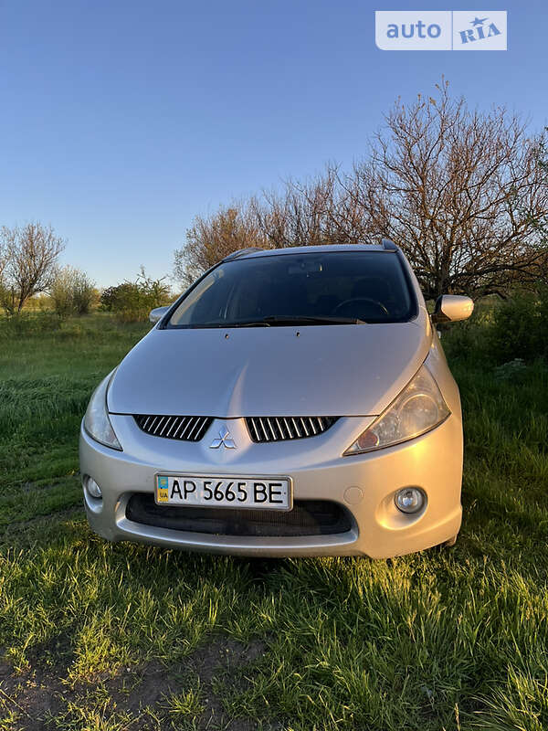Минивэн Mitsubishi Grandis 2008 в 