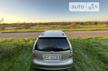 Минивэн Mitsubishi Grandis 2008 в 