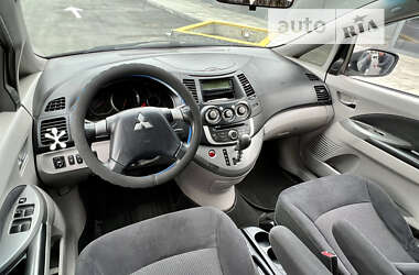Мінівен Mitsubishi Grandis 2008 в 