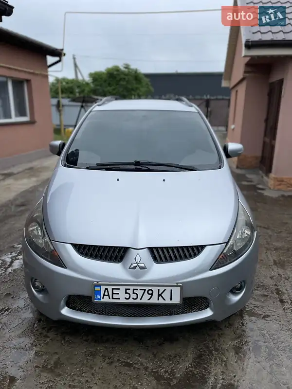 Mitsubishi Grandis 2005