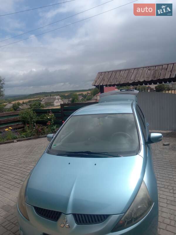 Минивэн Mitsubishi Grandis 2004 в Кременце
