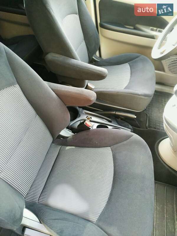 Минивэн Mitsubishi Grandis 2007 в Благовещенском