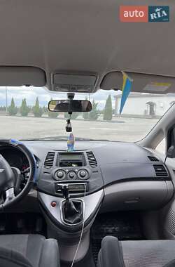 Мінівен Mitsubishi Grandis 2006 в 