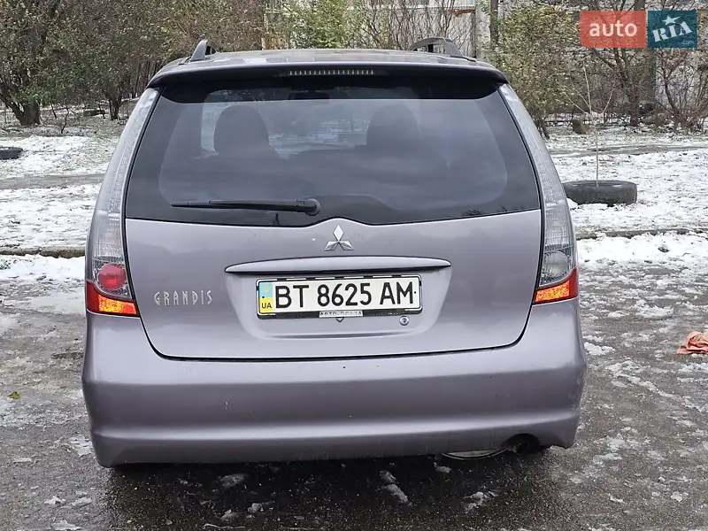 Mitsubishi Grandis 2005