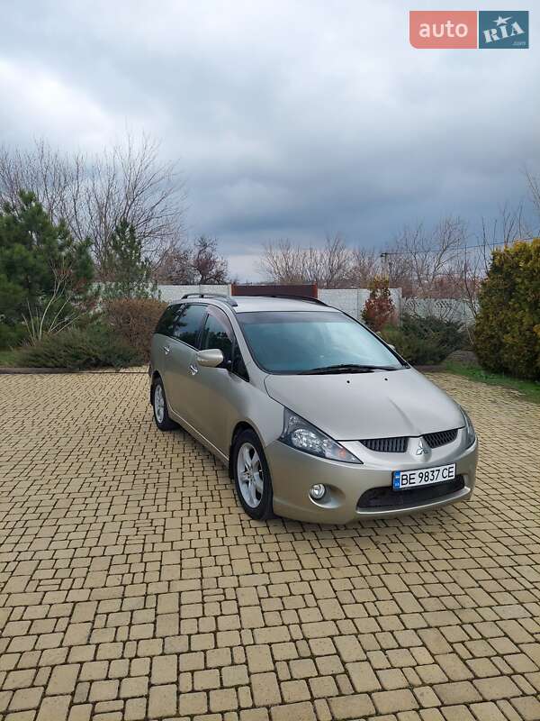 Mitsubishi Grandis 2007