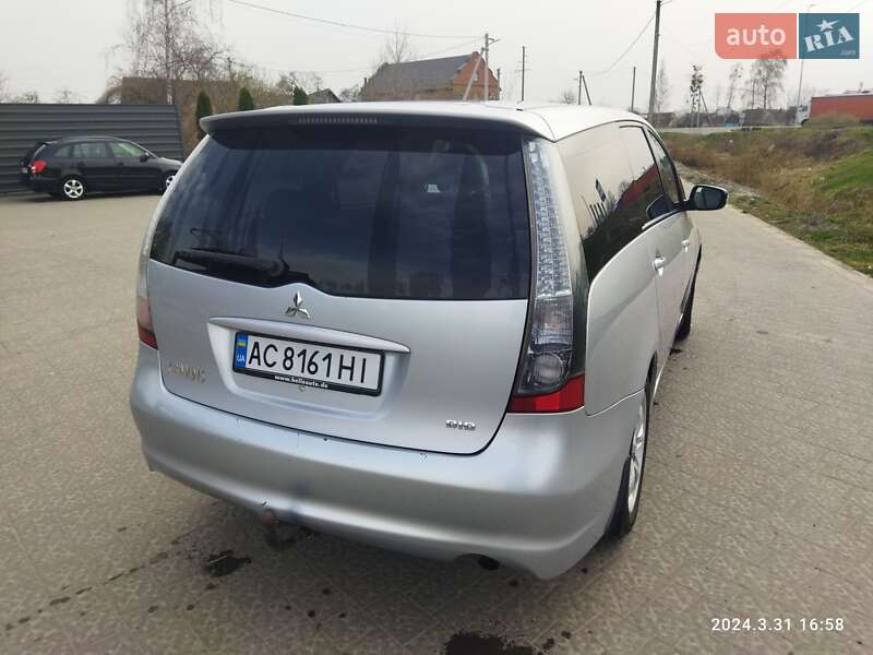 Минивэн Mitsubishi Grandis 2006 в 
