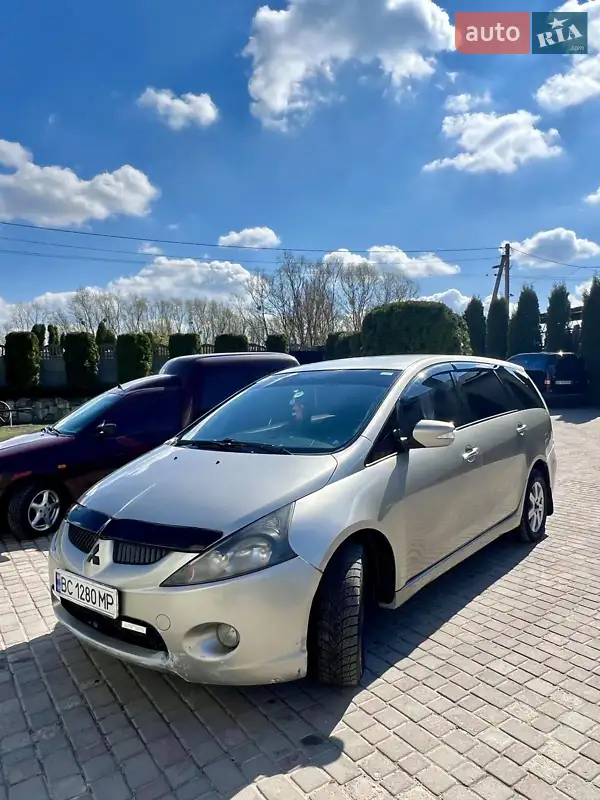 Mitsubishi Grandis 2007