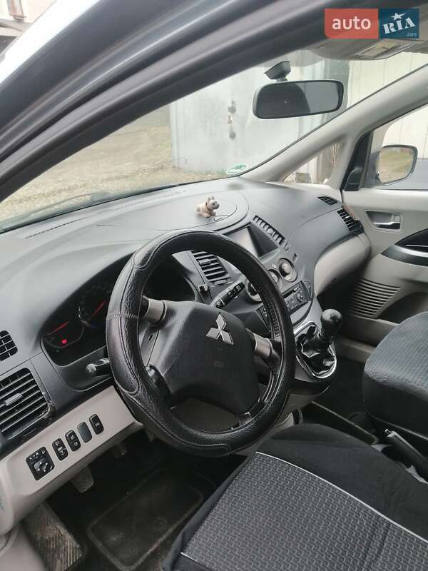 Минивэн Mitsubishi Grandis 2005 в Коломые