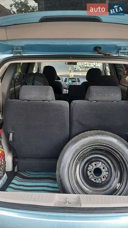 Минивэн Mitsubishi Grandis 2004 в Кременце