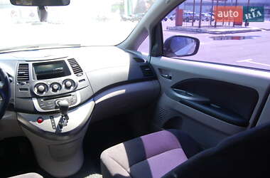 Минивэн Mitsubishi Grandis 2008 в 