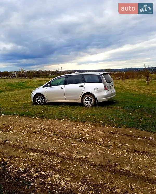 Mitsubishi Grandis 2006