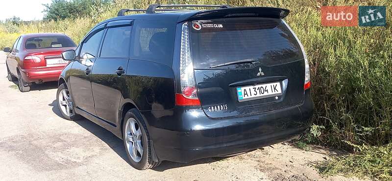Mitsubishi Grandis 2006