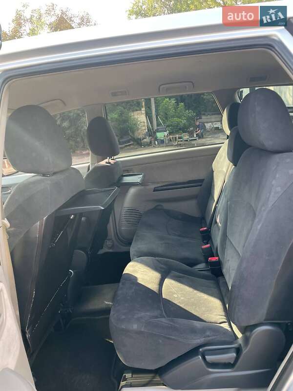 Минивэн Mitsubishi Grandis 2004 в Бродах