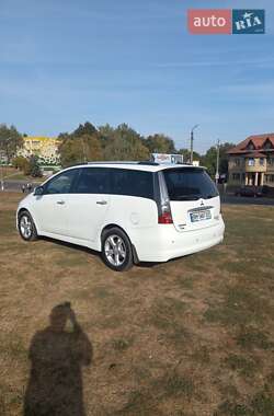 Минивэн Mitsubishi Grandis 2010 в 