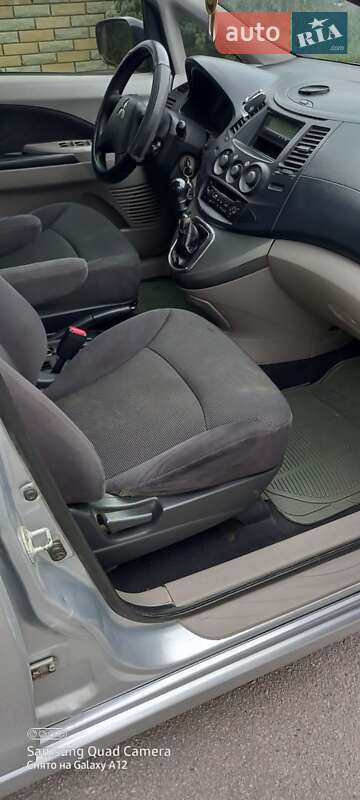 Мінівен Mitsubishi Grandis 2006 в Чернівцях