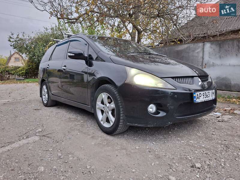 Минивэн Mitsubishi Grandis 2008 в 