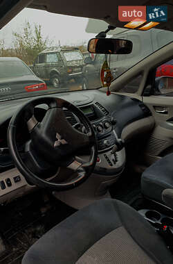 Минивэн Mitsubishi Grandis 2008 в 