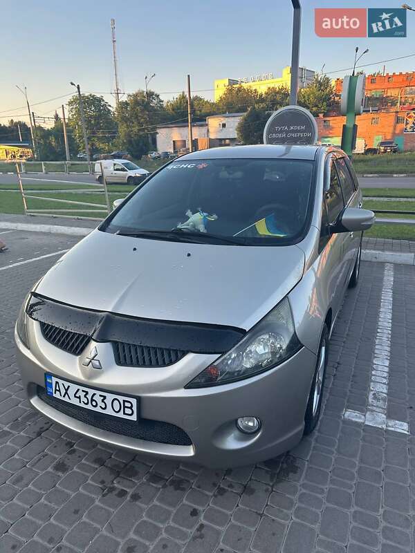 Минивэн Mitsubishi Grandis 2006 в 