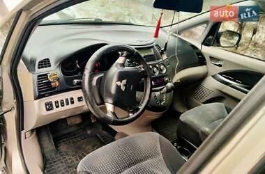 Минивэн Mitsubishi Grandis 2006 в 