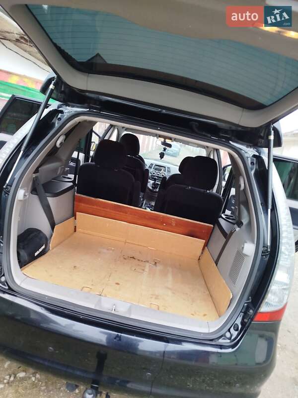 Мінівен Mitsubishi Grandis 2006 в Івано-Франківську