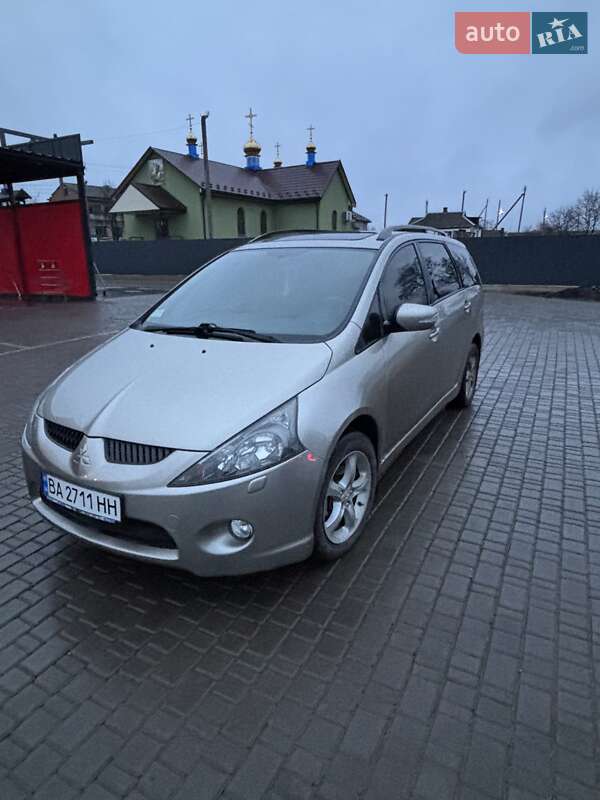 Минивэн Mitsubishi Grandis 2007 в 
